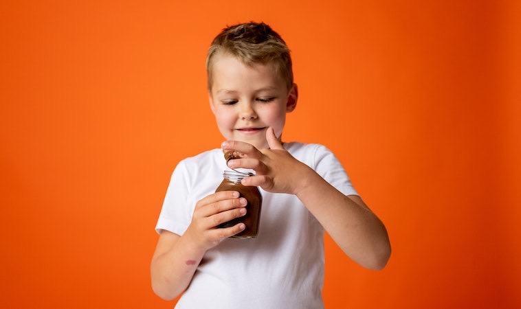【飲食衛教】 孩子易怒、夜晚難入眠是因為「這甜食」！ 爸媽要注意「這2種成分」是大魔王